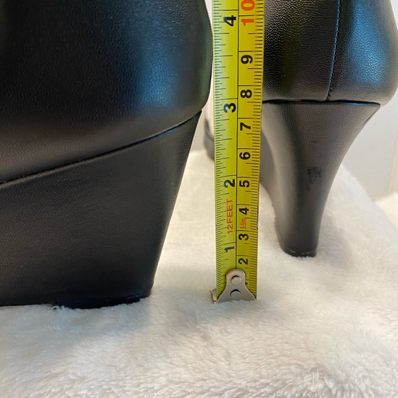 Sz 9 BCBGeneration BG-Tempest Black Vintage Devon Leather High Heel Wedge… - Picture 9 of 16